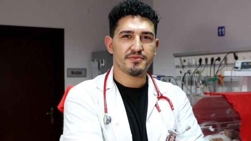 Premature doğduğu hastanede prematüre bebekler için çalışıyor