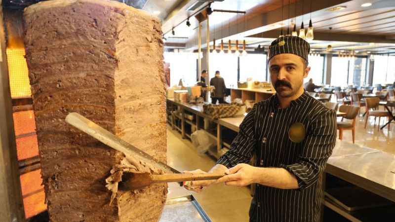 Sivas yaprak döneri damakları şenlendiriyor