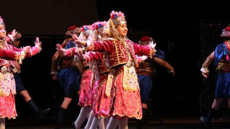 Denizli'de Türkiye'nin renkleri görsel şölen oluşturdu