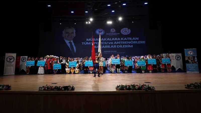 Denizli'de Türkiye'nin renkleri görsel şölen oluşturdu