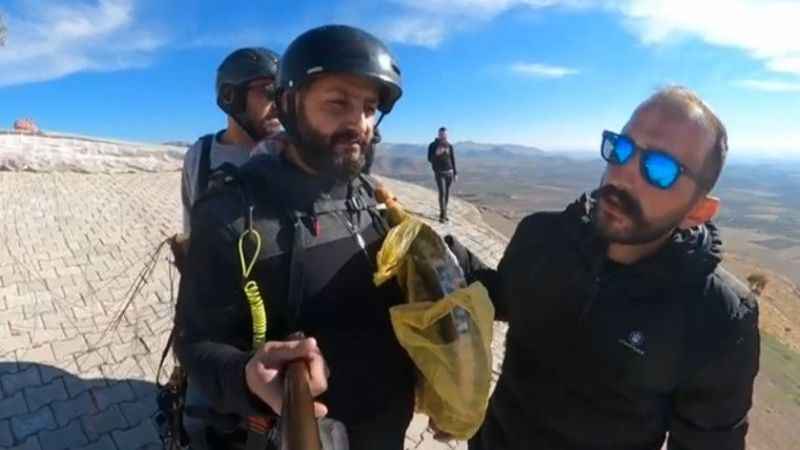 Sipariş edilen yemeği paraşütle götürdü