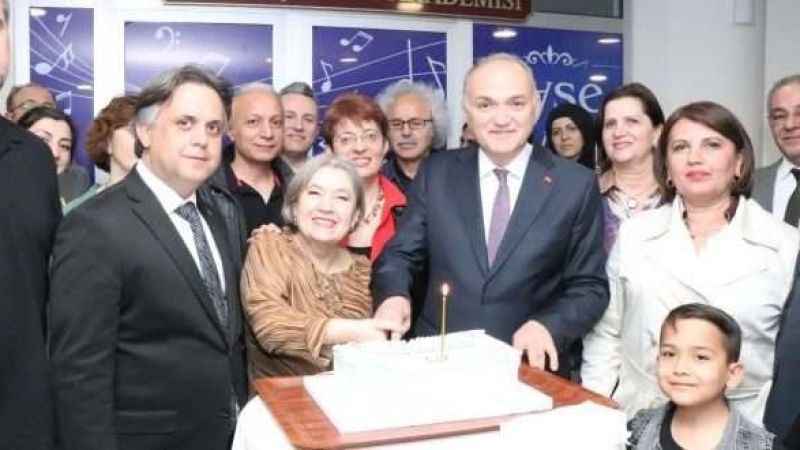 Ünlü sanatçı, Zeki Müren Büyük Ödülü'ne layık görüldü