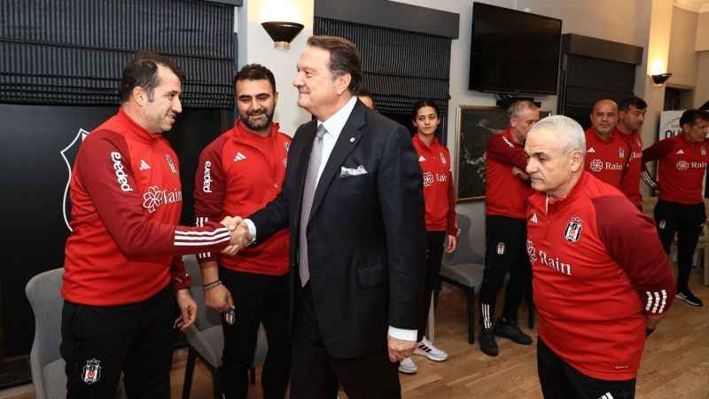 Hasan Arat, Beşiktaşlı futbolcularla bir araya geldi