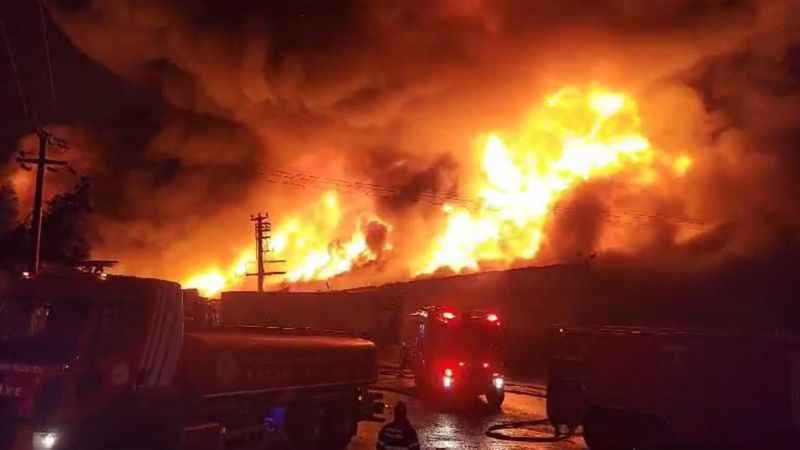 Gebze'de palet fabrikasında yangın
