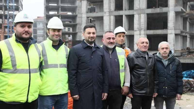 Kağıthane Belediye Başkanı Öztekin, kentsel dönüşüm projesindeki Hizmet Sitesi’ni gezdi