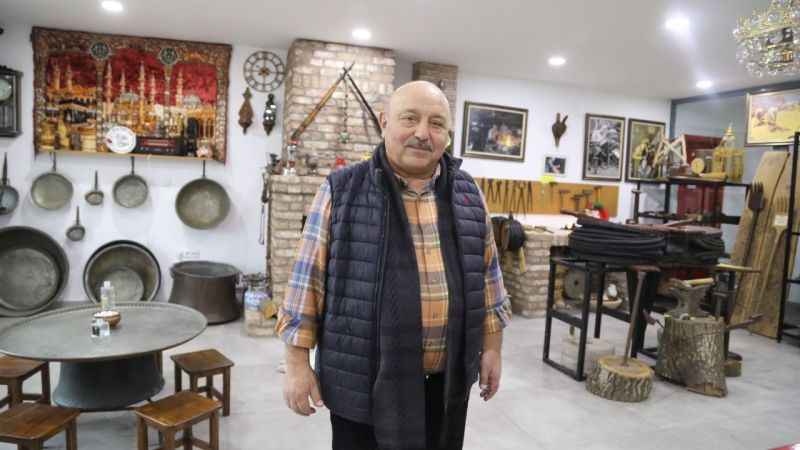 Fabrikasının içinde adeta antika müzesi var!