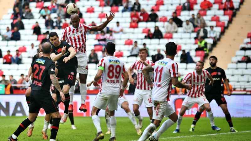  Antalyaspor: 2 - Fatih Karagümrük: 1
