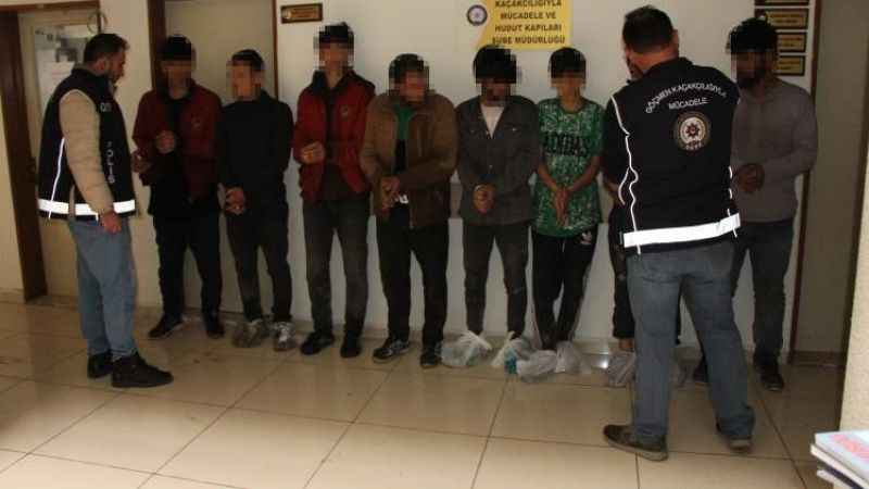 İnsan kaçakçılarının planı ihbarla bozuldu, 8 kaçak göçmen yakalandı