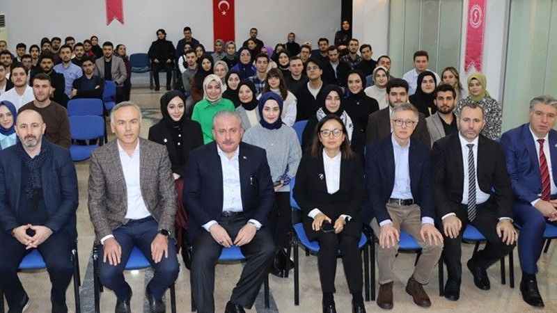 Eski TBMM Başkanı Şentop, Yalova’da söyleşi programına katıldı