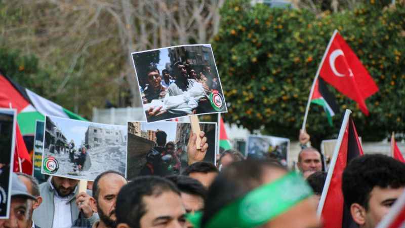 Antalya'da binlerce kişi Filistin için yürüdü