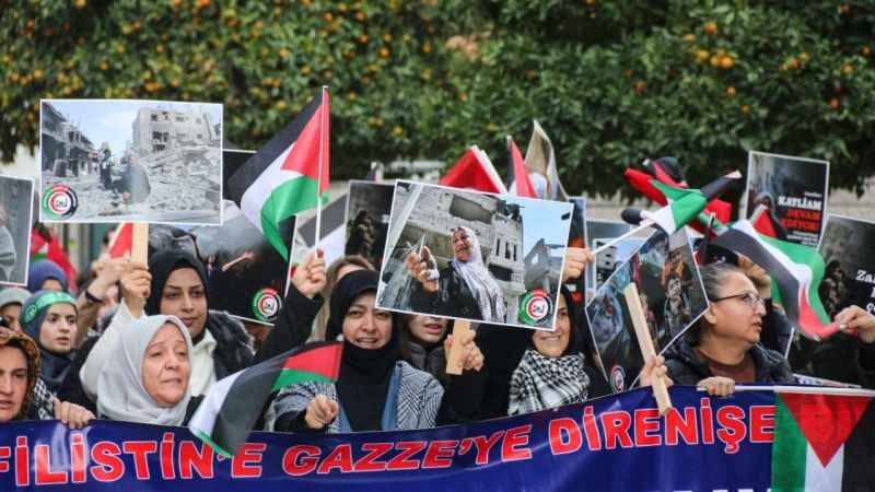 Antalya'da binlerce kişi Filistin için yürüdü