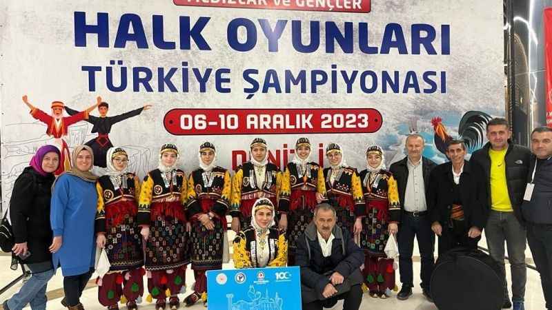 Amasyalı çocukların halk oyunları ekibi jüri özel ödülü aldı