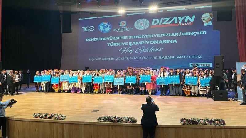 Amasyalı çocukların halk oyunları ekibi jüri özel ödülü aldı