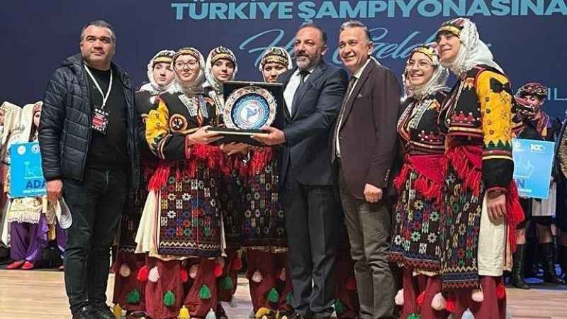 Amasyalı çocukların halk oyunları ekibi jüri özel ödülü aldı