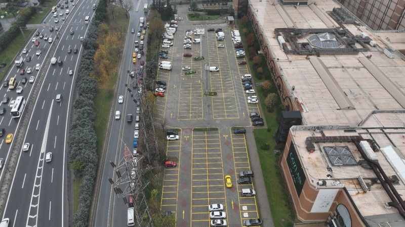 Otoparklar zam nedeniyle boş kaldı, yollar otoparka döndü