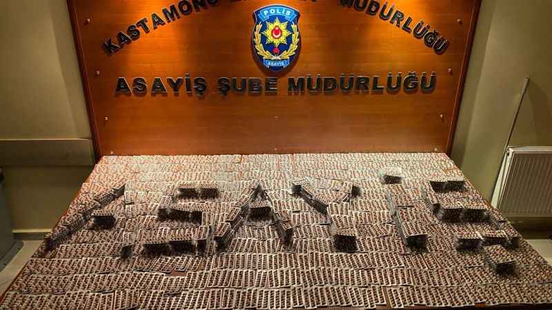 Kastamonu'da durdurulan araçta 1,5 milyon liralık sentetik ecza hap ele geçirildi: 1 gözaltı