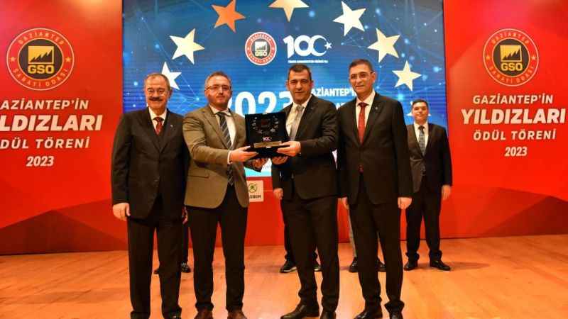 Sanko Holding asırlık firma ödülü aldı