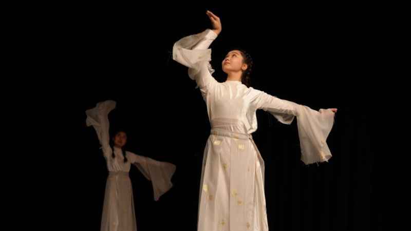 Kazakistanlı öğrenciler eski Türklerin yaşamını sahneledi