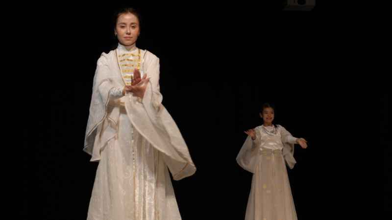 Kazakistanlı öğrenciler eski Türklerin yaşamını sahneledi