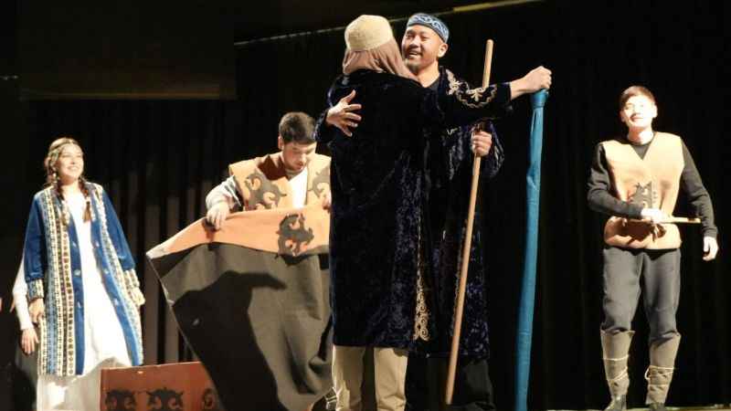 Kazakistanlı öğrenciler eski Türklerin yaşamını sahneledi