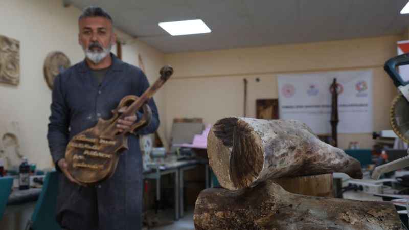 Elazığlı usta kütükleri sanata dönüştürüyor