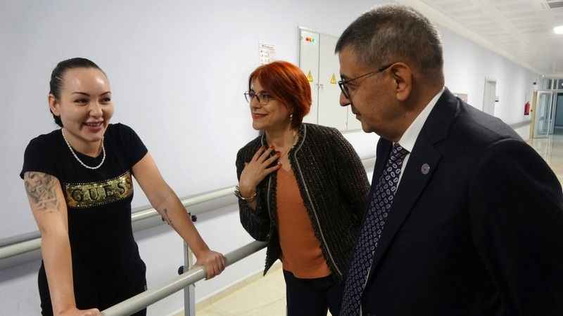  İsviçre’den geldi, Pamukkale'de şifa arıyor