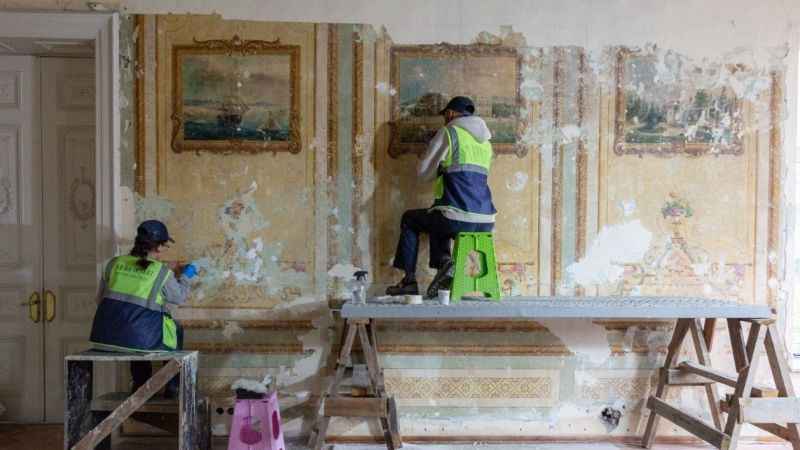Yıldız Sarayı’nda 19. yüzyıla ait süsleme ve resimler ortaya çıkarıldı