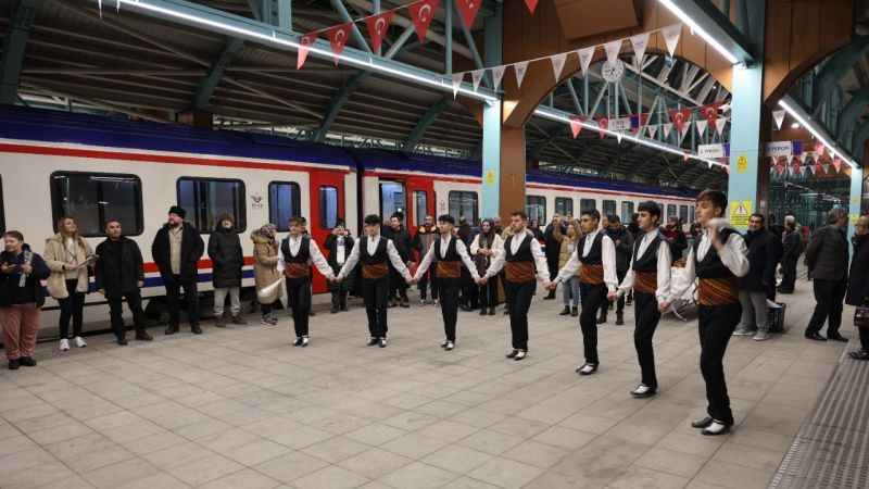 Doğu Ekspresi yolcularına halaylı karşılama