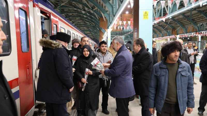 Doğu Ekspresi yolcuları Sivas'ta halayla karşılandı