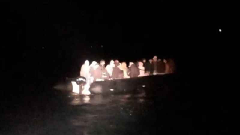 Ayvalık açıklarında 44 düzensiz göçmen yakalandı