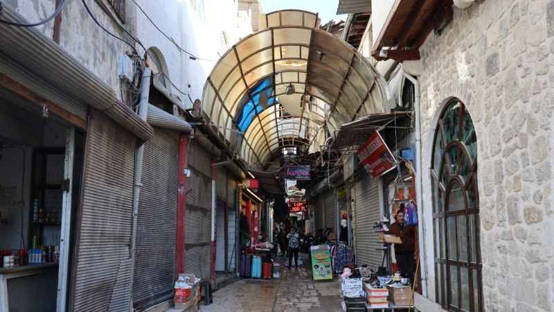 Tarihi Uzun Çarşı eski günlerine dönmek istiyor