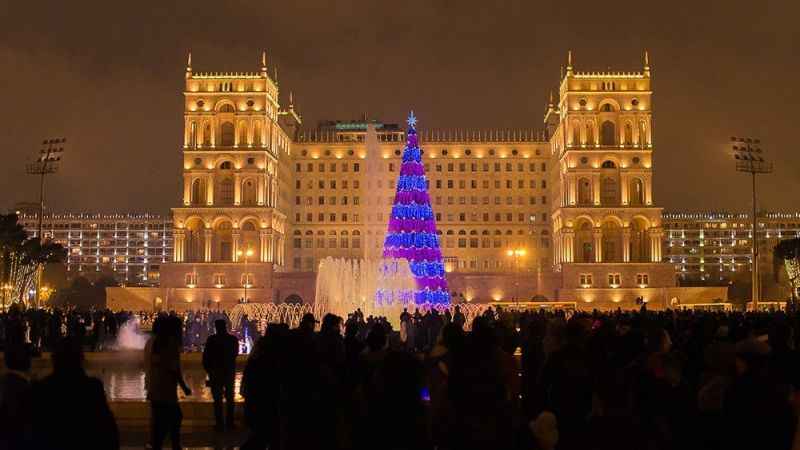 Bakü Çeşme Meydanı'nda "kış masalı" gönülleri ısıtacak