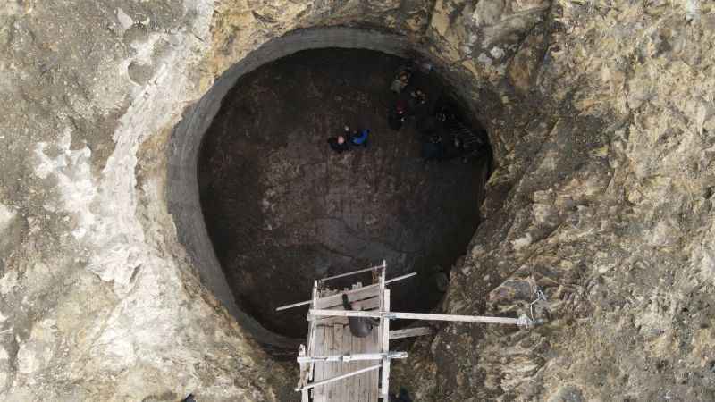 Tarihi kalede 2 bin yıllık sarnıç ve mimari yapı bulundu