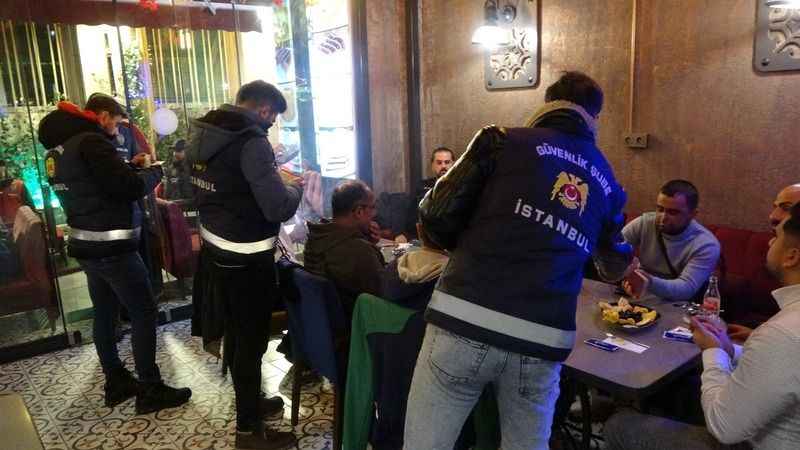 Taksim'de yılbaşı öncesi iş yerlerine denetim yapıldı