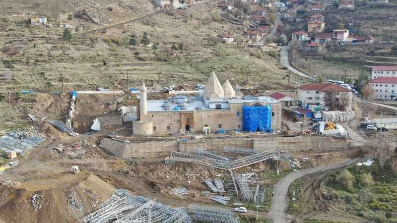 Sivas Divriği Ulu Cami'yi kapatan geçici örtü kaldırıldı