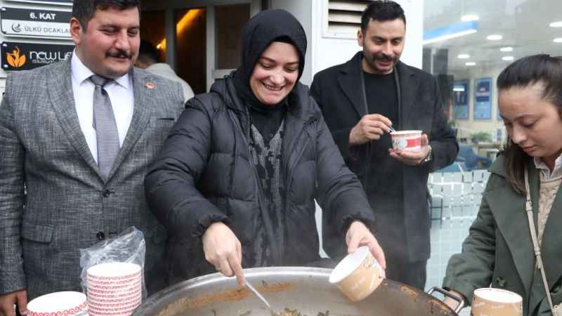 Rize'de yarım saatte 1000 kase karalahana çorbası dağıtıldı