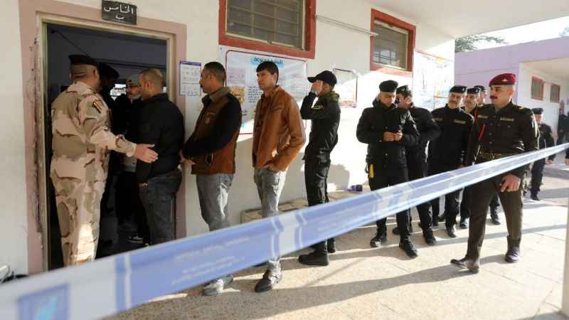 Iraklılar, yerel seçimler için 10 yıl aradan sonra sandık başında
