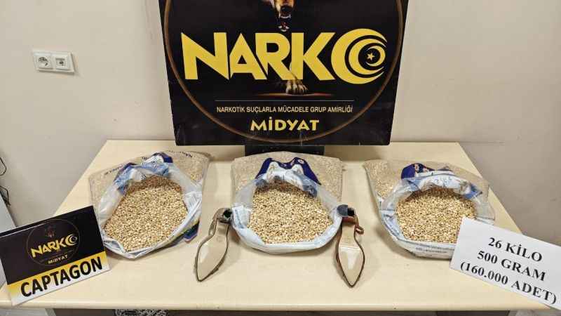 Ayakkabıların topuklarına saklamışlar: 160 bin adet uyuşturucu ele geçirildi
