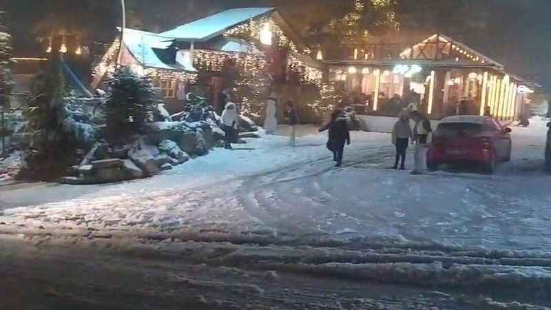 Ünlü turizm merkezi Kartepe’de kar yağışı etkili oluyor