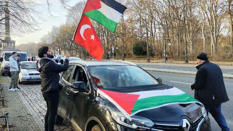 Berlin’de Filistin’e destek konvoyu