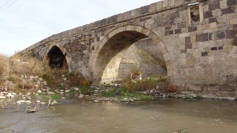 Kanuni döneminde yapılan kemer köprü hala dimdik ayakta
