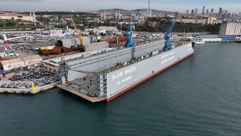 Türkiye’de üretilen en büyük yüzer havuz Haydarpaşa Limanı’nda