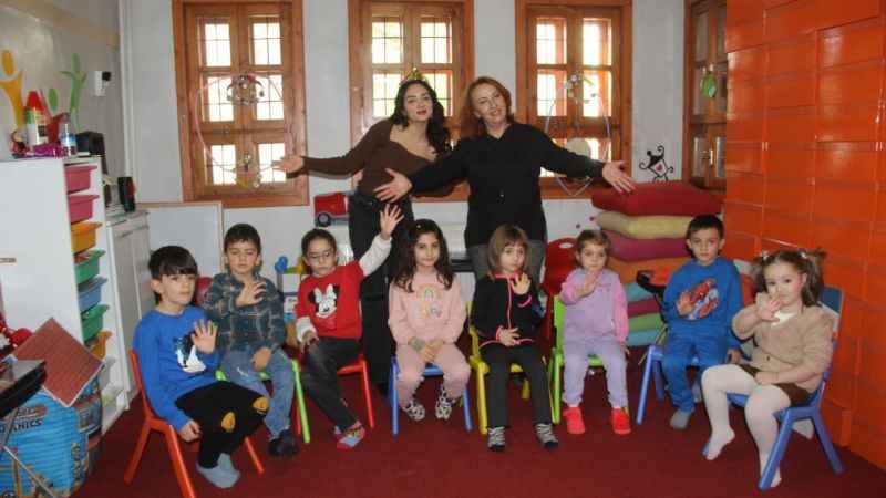  Drama eğitimi çocukların başarısını artırıyor-