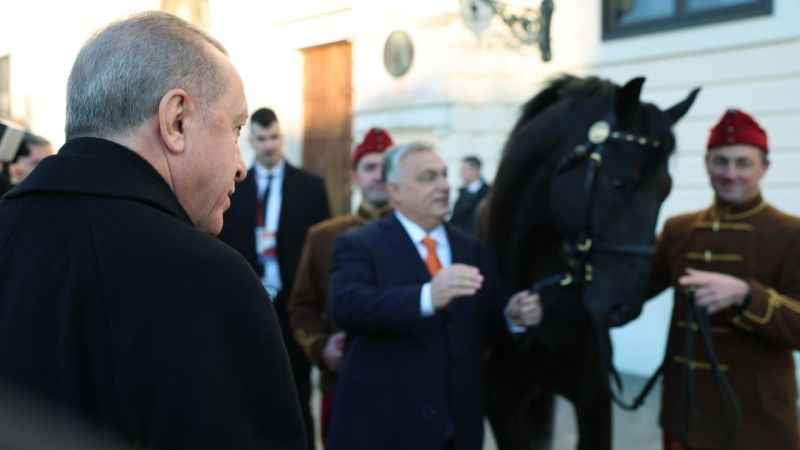 Cumhurbaşkanı Erdoğan, Macaristan Başbakanı Orban'a Togg hediye etti