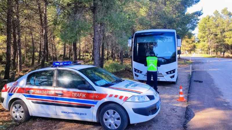 Jandarmadan trafikte kural ihlali yapanlara 17 bin 845 TL idari yaptırım para cezası