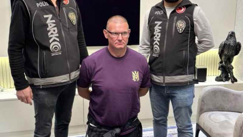 Interpol tarafından kırmızı bültenle aranan suç örgütü lideri yakalandı