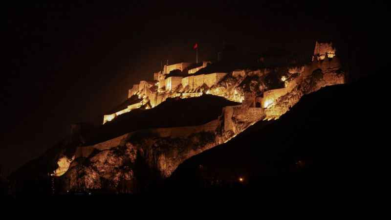 Van Kalesi yeni haliyle ışıl ışıl görünüyor