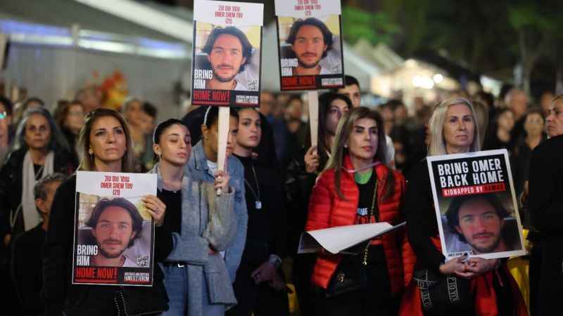 İsrail’de esir yakınları her saat 29. dakikada Savunma Bakanlığı girişini 240 saniye boyunca kapatıyor