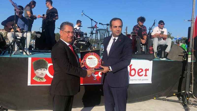 Yunan sanatçı, Zeybek Türküsü ‘Umar Ali’yi seslendirdi