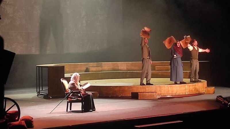 Bakan Tekin, MEB'in düzenlediği tiyatro oyununu izledi